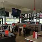 Martin's Red 4* Tubize