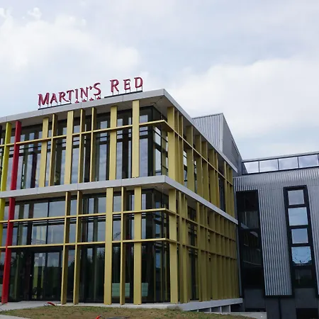 Martin's Red 4* Tubize