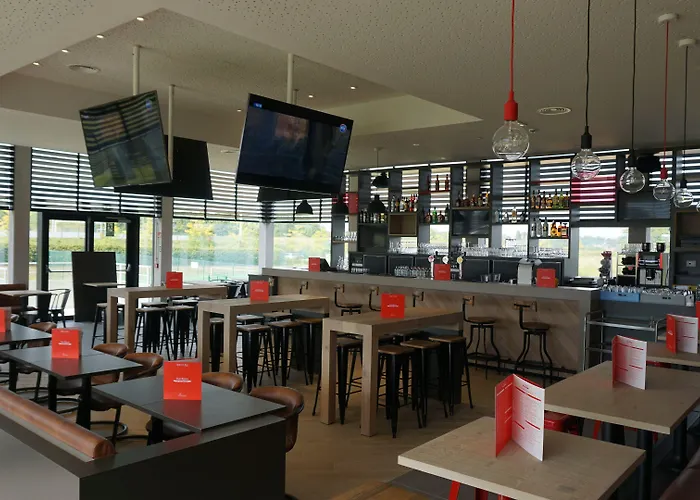 Martin's Red 4* Tubize