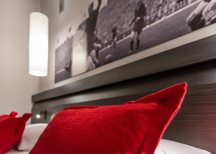 Martin's Red 4* Tubize